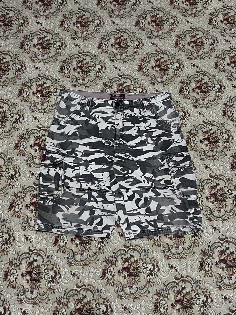 Camo Baggy Cargo Jorts (2) (Category: Shorts) located in Caloocan City. Submitted by solothuggin___ (Listing ID 1469933429, Image 3). Description: Camo Baggy Cargo Jorts (2) • good condition, has signs of usage (check slides) • high quality fabric Waist: 36" Length: 22.5" Thigh: 13.8" Hem opening: 11.5" C/Claim: ₱500 No bidding on this one, for claim only. First to pay basis..