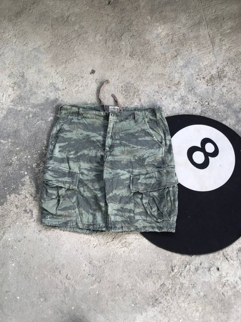 Camo Tiger Stripe Cargo Short (Category: Shorts) located in Bayambang. Submitted by marvinarenasph (Listing ID 1469858025, Image 1). Description: Brand/Model: AK Vintage Series Cargo Shorts Color/Pattern: Green Tiger Stripe Camo Size: Tagged 33 (175/86A) Measurement: W: 36| L: 21 | LO: 11.5 Good Condition Price: 449 📍Location Bautista Pangasinan.