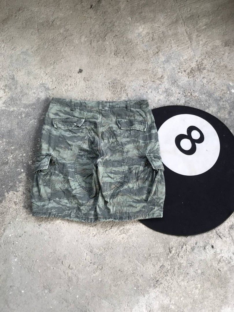 Camo Tiger Stripe Cargo Short (Category: Shorts) located in Bayambang. Submitted by marvinarenasph (Listing ID 1469858025, Image 3). Description: Brand/Model: AK Vintage Series Cargo Shorts Color/Pattern: Green Tiger Stripe Camo Size: Tagged 33 (175/86A) Measurement: W: 36| L: 21 | LO: 11.5 Good Condition Price: 449 📍Location Bautista Pangasinan.