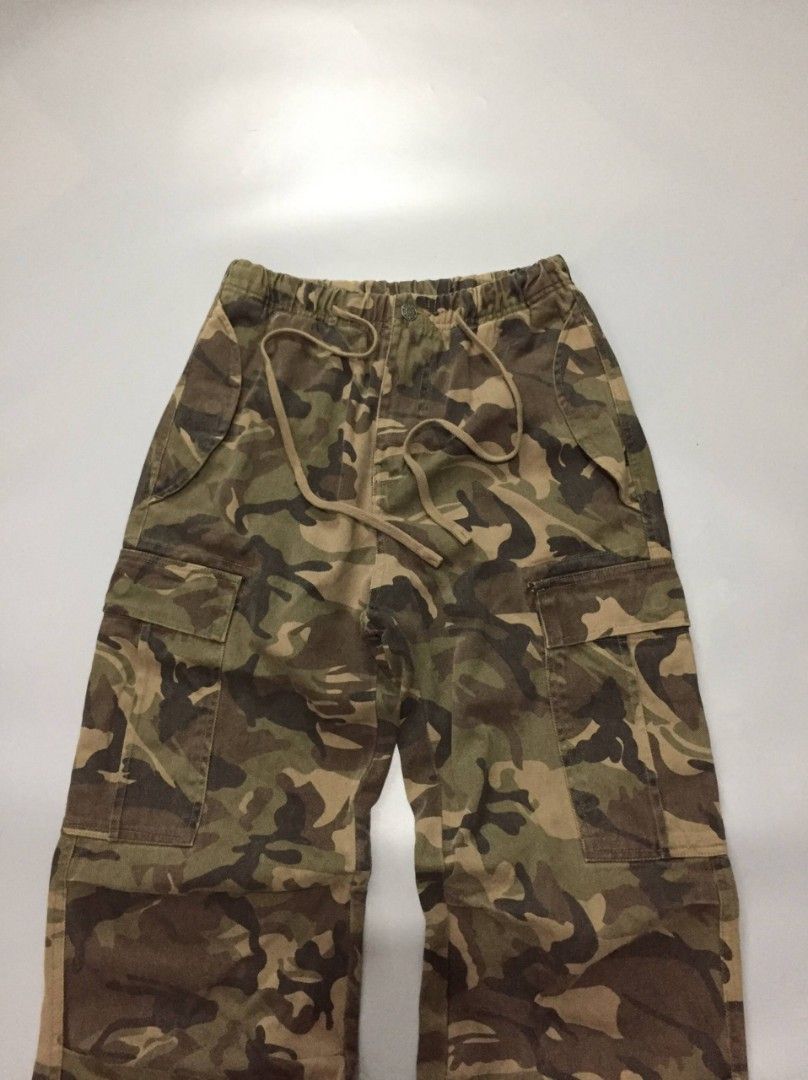 Camou Cargo Pants (Category: Jeans) located in Balayan. Submitted by _wethrift (Listing ID 1469876313, Image 3). Description: Camou Cargo Pants - size 30 to 36 with adjustable lace - length 42 - leg hole 10 - excellent condition - color rate: 9/10 - no issue MINE — 📩 + Shipping fee 📍 Balayan, Batangas.