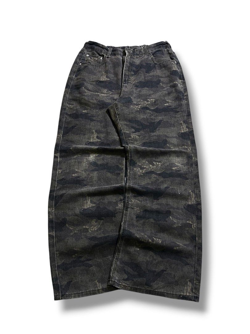 CAMOUFLAGE BAGGY PANTS (Category: Jeans) located in Valenzuela. Submitted by arck_dreams (Listing ID 1469876636, Image 1). Description: Semi hard denim Excellent condition Issue : Scratches Waist 30-35 | Length 42.5 | Thigh 14 | Hem 11 .