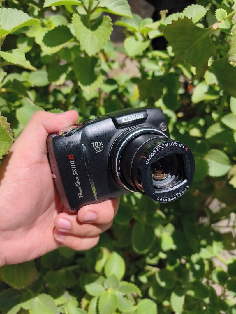 Canon PowerShot SX110IS (Category: Cameras) located in Caloocan City. Submitted by retrography.mnl (Listing ID 1469845809, Image 3). Description: Canon PowerShot SX110IS 🖤 5800 Canon PowerShot SX110IS Black 9 Megapixels Inclusions • Unit • Strap • Double AA Battery • Charger No port cover Pm me if interested!.