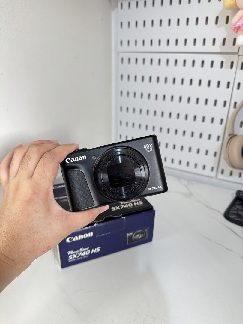 Canon SX740 HS (Category: Cameras) located in Manila. Submitted by biancamarie.rabbit (Listing ID 1469821788, Image 2). Description: .