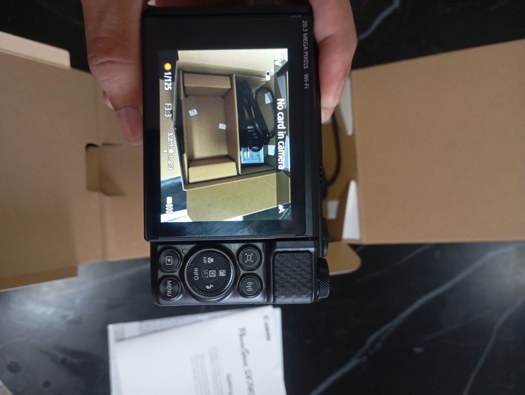 CANON SX740 HS (Category: Cameras) located in Manila. Submitted by jhay_tiongson20 (Listing ID 1469908558, Image 2). Description: 📷 Canon PowerShot SX740 HS — For Sale 40x Optical Zoom • 20.3MP • 4K Video • Flip Screen Pocket-sized powerhouse — perfect for concerts, travel & vlogs! Compact, fully working. DM for price & details! 💬.