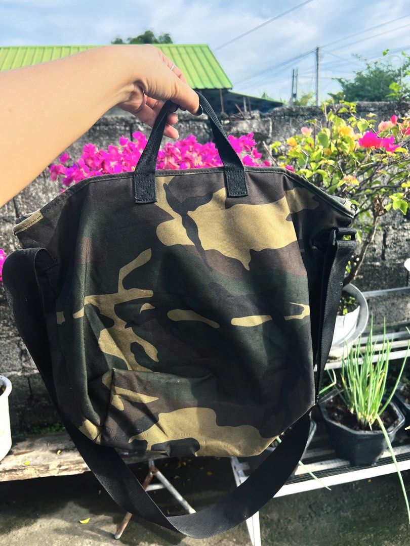 Carhartt Camouflage Messenger Bag (Category: Sling Bags) located in Manila. Submitted by irenekaren57943 (Listing ID 1469945673, Image 2). Description: 𒊹︎ Carhartt Camouflage Messenger Bag ➤ 𝐋𝐢𝐤𝐞 𝐍𝐞𝐰 ➤ 𝐈𝐬𝐬𝐮𝐞: 𝐋𝐚𝐬𝐭 𝐏𝐢𝐜 𝐨𝐧𝐥𝐲! ★ 𝐌𝐢𝐧𝐞 𝟏𝟑𝟎𝟎 ★ 𝐋𝐨𝐜𝐤 𝟏𝟓𝟎𝟎 (𝐘𝐨𝐮𝐫𝐬!).