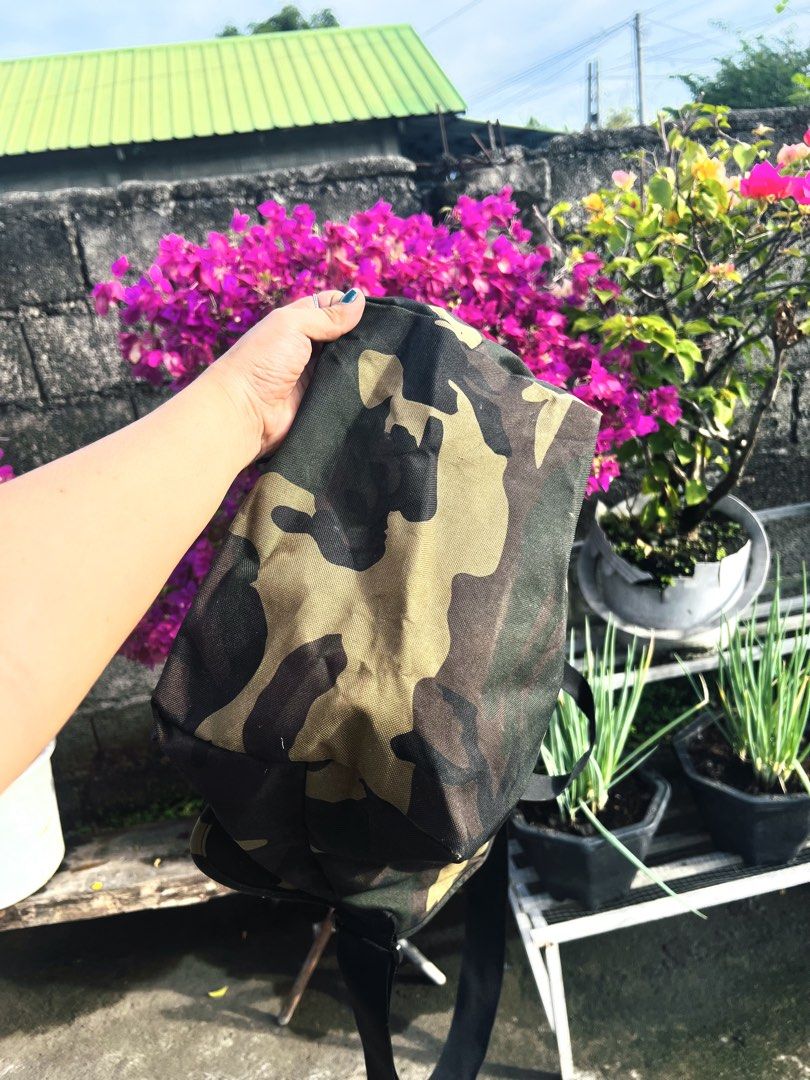 Carhartt Camouflage Messenger Bag (Category: Sling Bags) located in Manila. Submitted by irenekaren57943 (Listing ID 1469945673, Image 3). Description: 𒊹︎ Carhartt Camouflage Messenger Bag ➤ 𝐋𝐢𝐤𝐞 𝐍𝐞𝐰 ➤ 𝐈𝐬𝐬𝐮𝐞: 𝐋𝐚𝐬𝐭 𝐏𝐢𝐜 𝐨𝐧𝐥𝐲! ★ 𝐌𝐢𝐧𝐞 𝟏𝟑𝟎𝟎 ★ 𝐋𝐨𝐜𝐤 𝟏𝟓𝟎𝟎 (𝐘𝐨𝐮𝐫𝐬!).