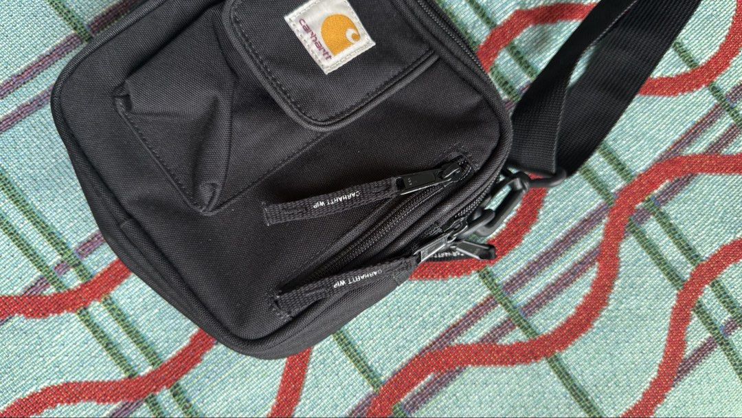 Carhartt WIP Essentials Small Crossbody Bag (Category: Sling Bags) located in Quezon City. Submitted by sr.archive (Listing ID 1469797766, Image 2). Description: .