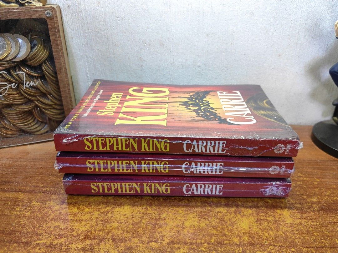 CARRIE (Trade Paperback ) - Stephen King (Category: Everything Else Others) located in Tarlac. Submitted by chapterse7en (Listing ID 1469805825, Image 2). Description: IMPORTANT: Serious buyers only❗ Hassle to to transact with, lowballers, and unresponsive buyers who ghost the chat will be automatically BLOCKED Brandnew Trade Paperback FLAWS - minor foxing on edges di lang masyado halata sa photos 3 copies available Mode of Payment : Gcash, Maya 