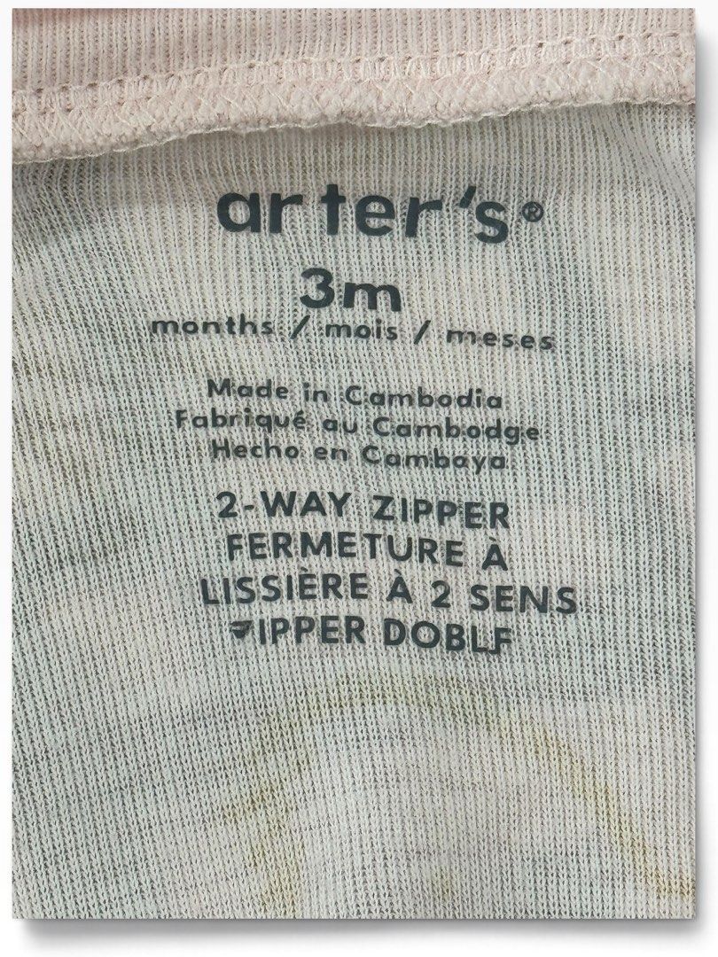 Carter’s Onesie (2 way zipper, 3M) (Category: Babies & Kids Fashion) located in Angeles City. Submitted by aeapreloved (Listing ID 1469934249, Image 3). Description: 🌸 Carter’s Baby Sleeper – 3M 💗 Light pink with cute pastel prints ✨ Built-in mittens & foot covers ✨ 2-way zipper for easy diaper changes 📌 Flaw: Worn lettering on tag. .