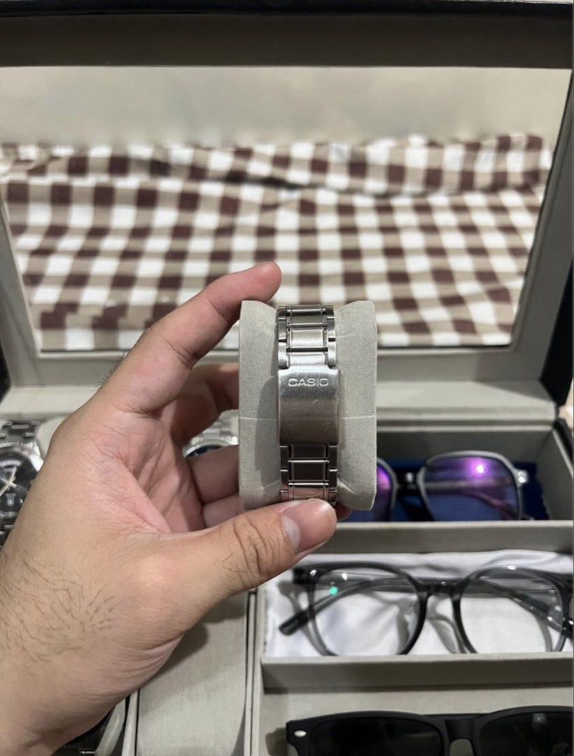 Casio MTP-V300D-1A (Category: Luxury Watches) located in Manila. Submitted by jdstrll (Listing ID 1469921060, Image 2). Description: Code: Casio MTP-V300D-1A Original Price: ₱4,590 Selling Price Only: ₱3430 Issue Minimal Scratches Normal Second hand watch/ Decluttering ✅Price slightly negotiable Reason to sell: impulsive Buying not gonna use anymore. ✅Authentic Casio ✅Watch and Links ✅With box ✅with receipt ✅Shipping fee should be shouldered by t