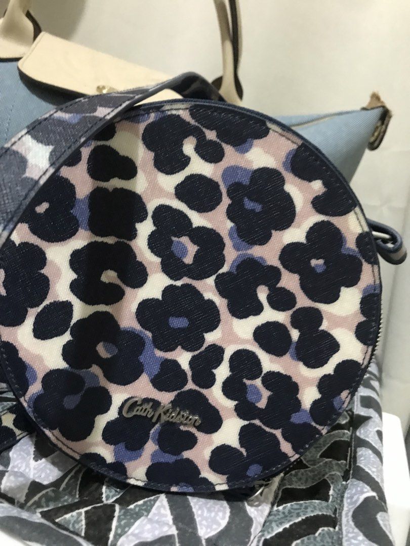 Cath kidston (Category: Shoulder Bags) located in Balete No 2. Submitted by troyesybang (Listing ID 1469899132, Image 2). Description: Small Round sling Zip close Light use semi new.