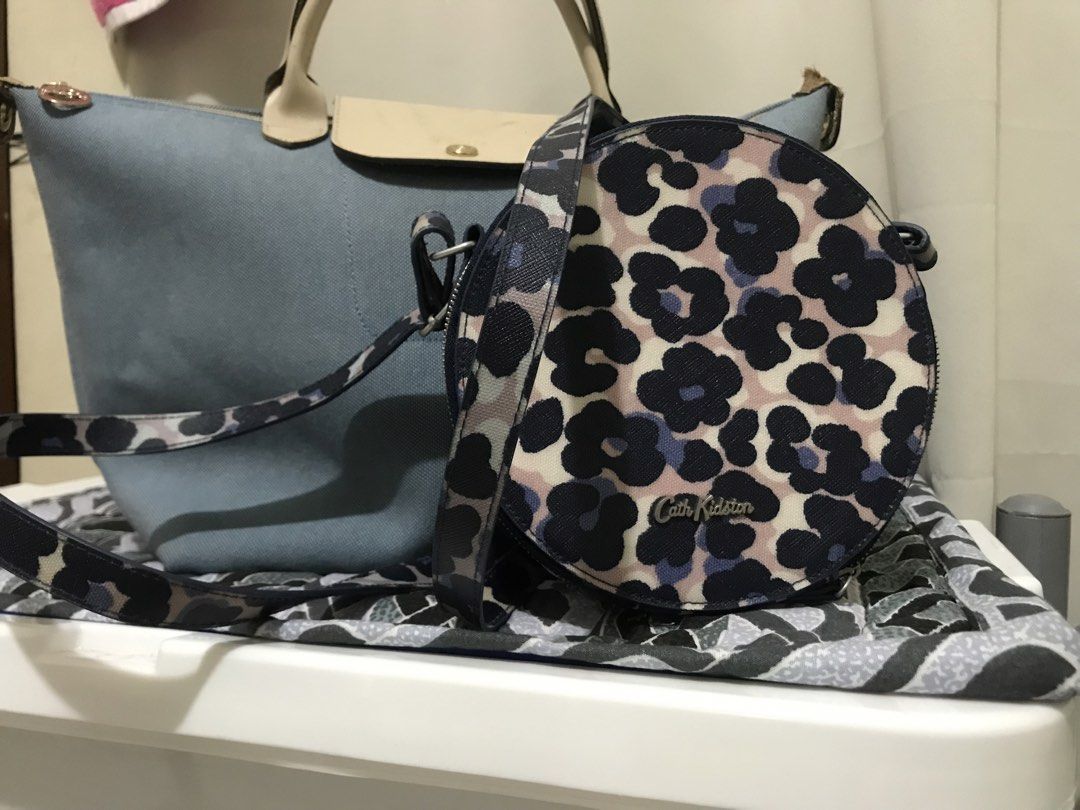 Cath kidston (Category: Shoulder Bags) located in Balete No 2. Submitted by troyesybang (Listing ID 1469899132, Image 3). Description: Small Round sling Zip close Light use semi new.