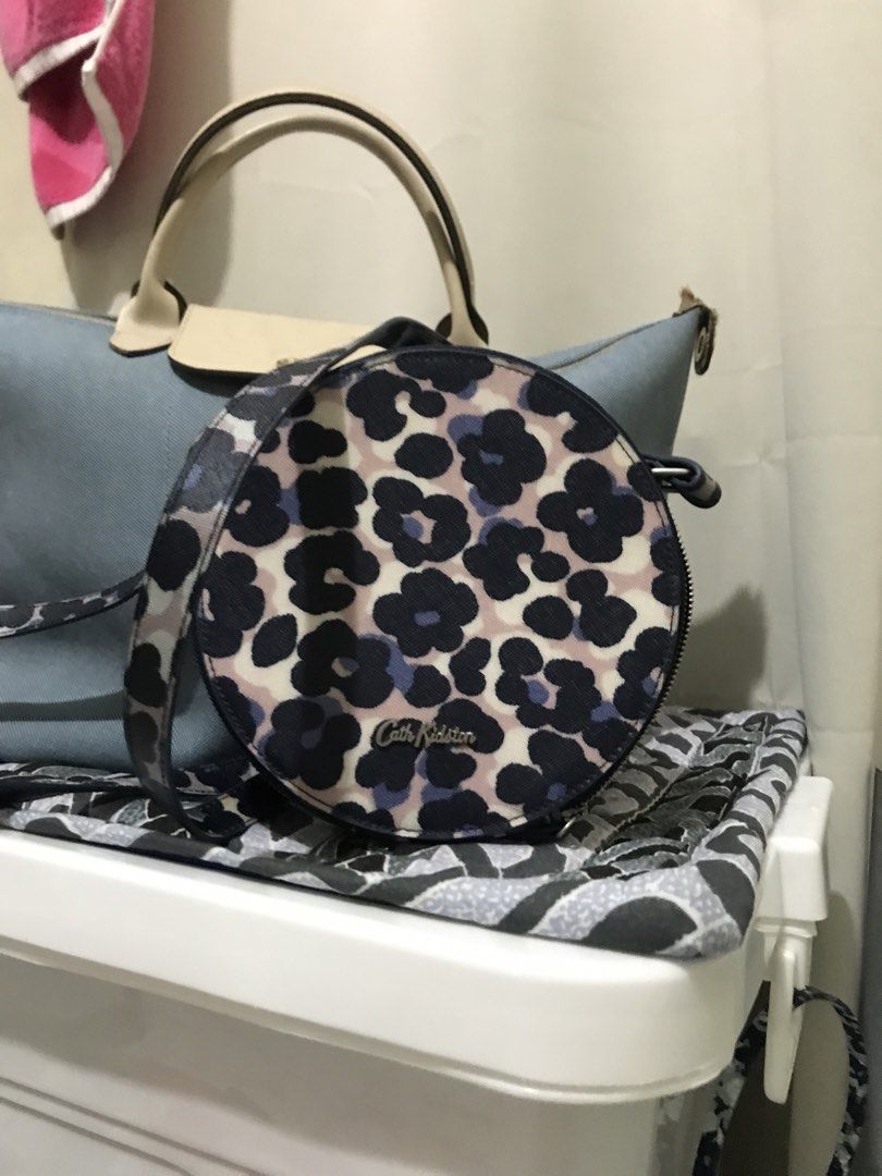 Cath kidston (Category: Shoulder Bags) located in Balete No 2. Submitted by troyesybang (Listing ID 1469899132, Image 1). Description: Small Round sling Zip close Light use semi new.