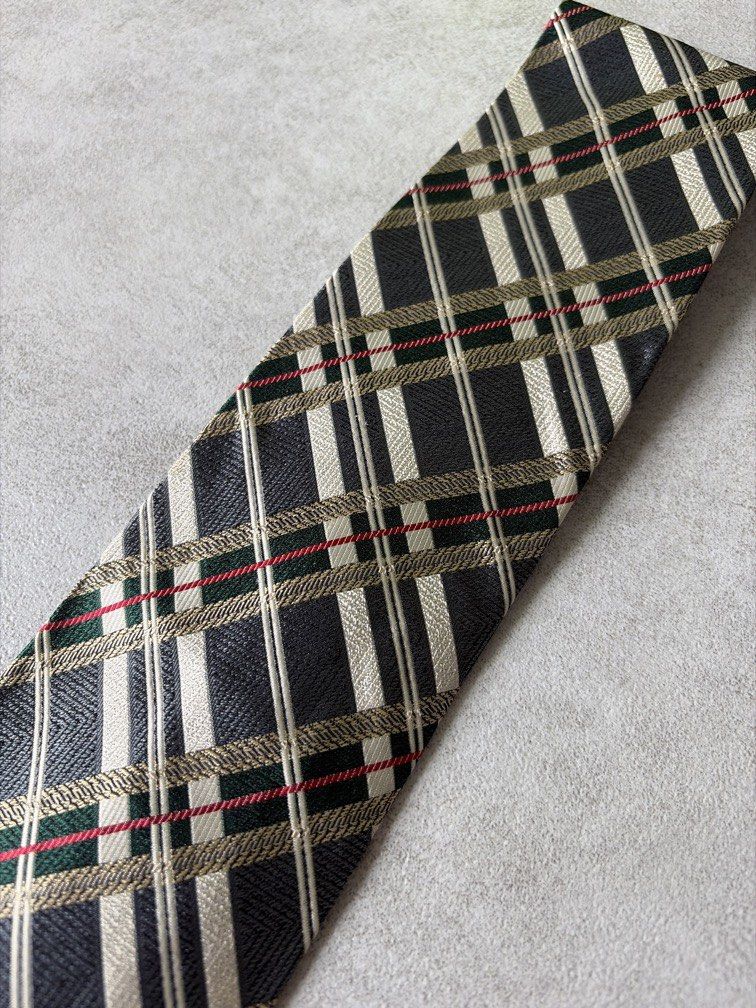 Ceci Pose Italian Necktie (Category: Ties) located in Pasig City. Submitted by chamoisee (Listing ID 1469786375, Image 2). Description: Ceci Pose Italian Necktie Will keep if not sold.