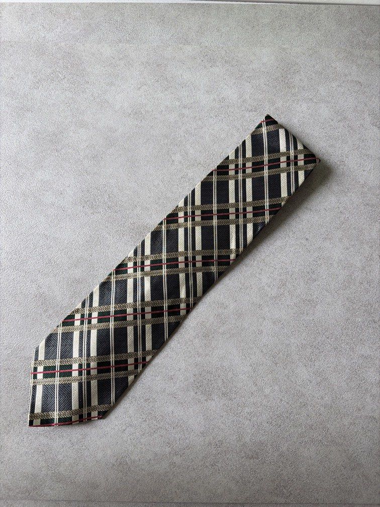 Ceci Pose Italian Necktie (Category: Ties) located in Pasig City. Submitted by chamoisee (Listing ID 1469786375, Image 1). Description: Ceci Pose Italian Necktie Will keep if not sold.