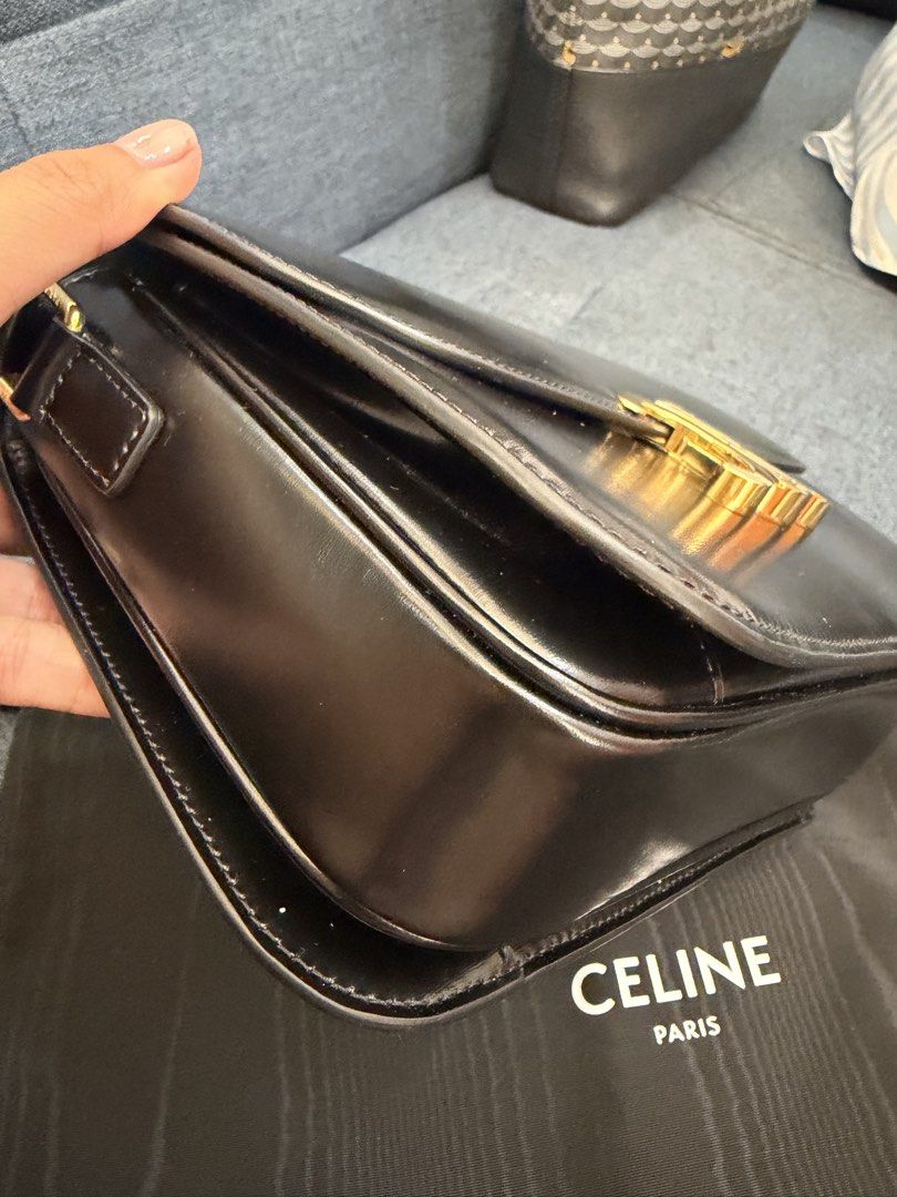 CELINE TRIOMPHE BLACK (Category: Luxury Bags & Wallets) located in Makati City. Submitted by moiobsession (Listing ID 1469937490, Image 3). Description: authentic comes complete you nay check the item personaly.
