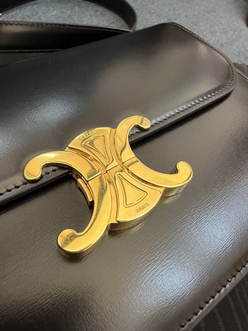 CELINE TRIOMPHE BLACK (Category: Luxury Bags & Wallets) located in Makati City. Submitted by moiobsession (Listing ID 1469937490, Image 2). Description: authentic comes complete you nay check the item personaly.