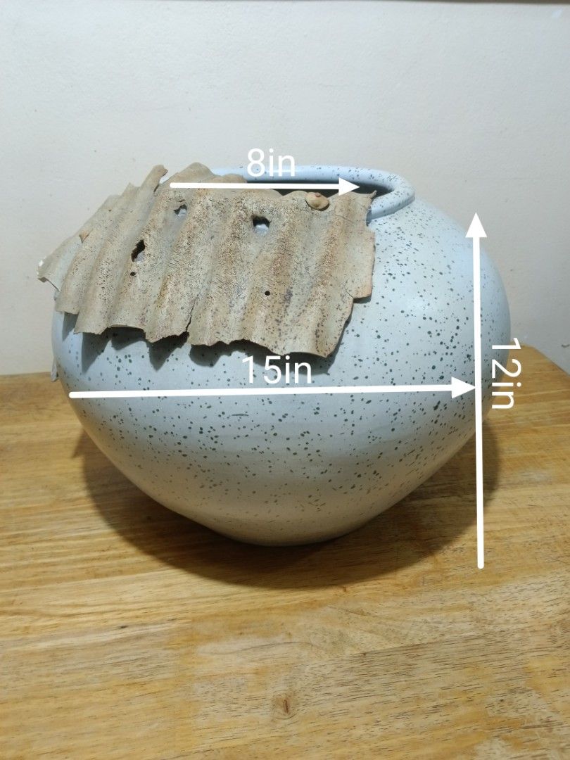 Ceramic Vase (Category: Vases & Decorative Bowls) located in Manila. Submitted by gieboy65 (Listing ID 1469771306, Image 1). Description: Very Good Condition Price 700 Each See Photos for References Location Brgy Rizal Makati/Taguig MOP Gcash or Cash upon pick up.