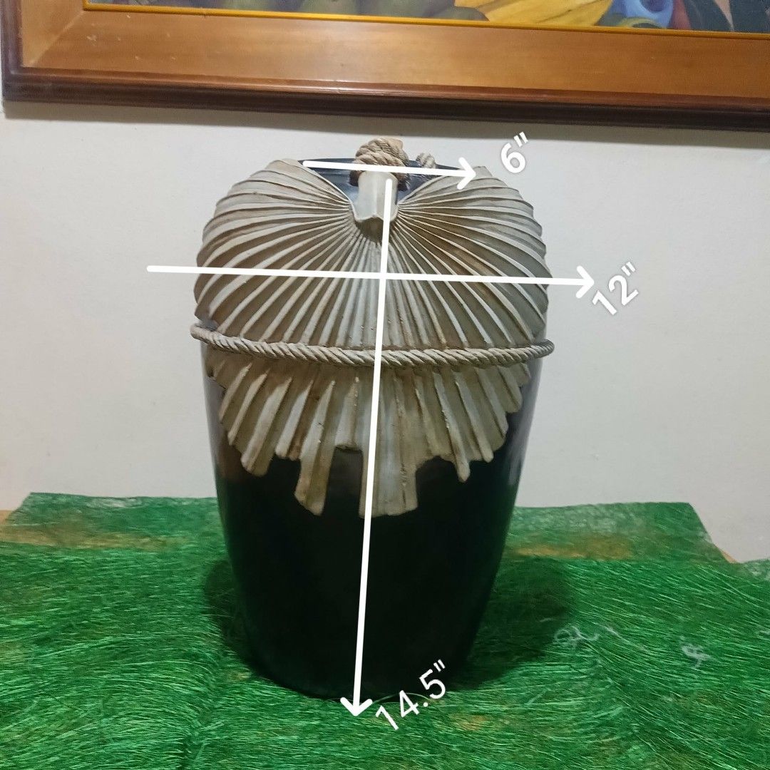 Ceramic Vase (Category: Vases & Decorative Bowls) located in Manila. Submitted by gieboy65 (Listing ID 1469771306, Image 3). Description: Very Good Condition Price 700 Each See Photos for References Location Brgy Rizal Makati/Taguig MOP Gcash or Cash upon pick up.