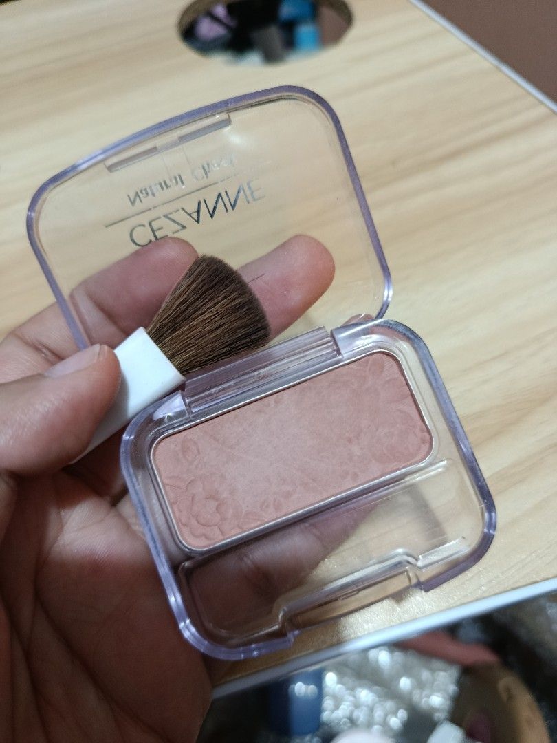 Cezanne Natural Cheek N Shade 18 (Category: Makeup) located in Santa Rosa. Submitted by yogurtmilk_ (Listing ID 1469880017, Image 2). Description: - well used - sf to be shouldered by buyer mop: gcash / mod: jnt.