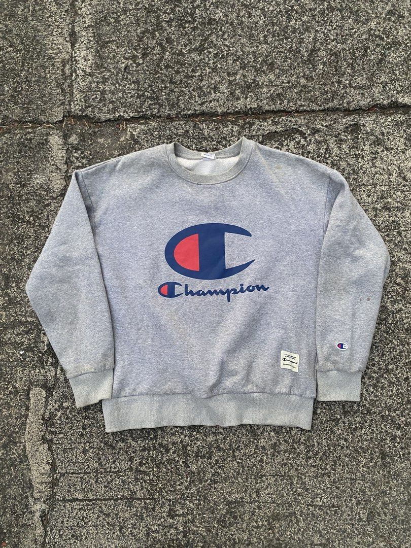 Champion Big Logo Grey Sweatshirt Medium (Category: Coats, Jackets and Outerwear) located in Cavite. Submitted by johnrey0315 (Listing ID 1469937776, Image 1). Description: 24 x 27.5 LARGE - Semi XL MINIMAL STAINS CR - 9 / 10 .