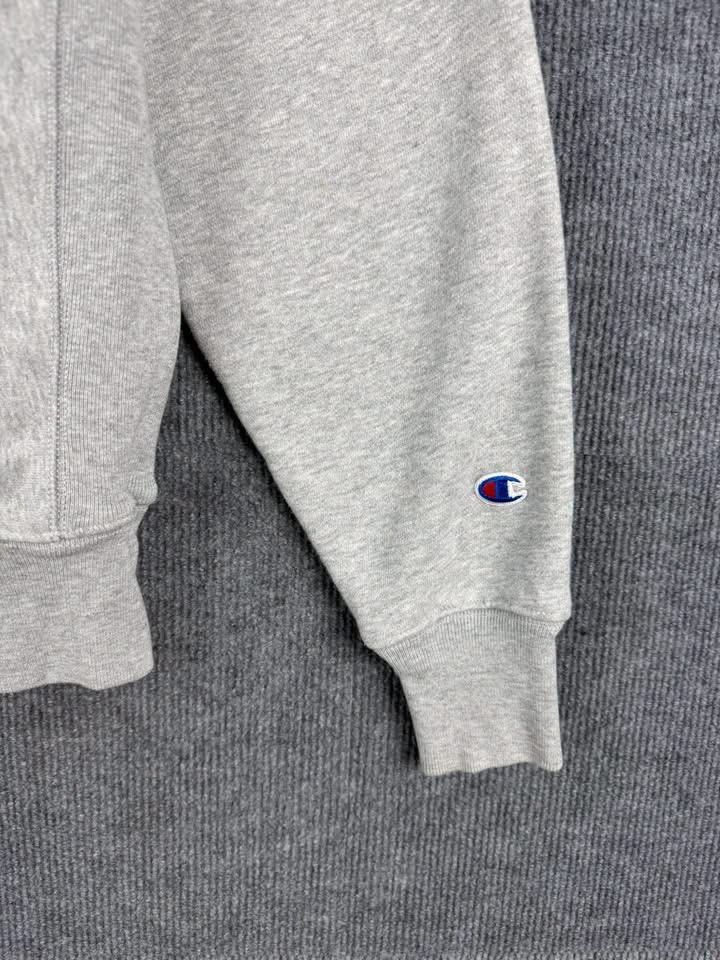 Champion Hoodie (Category: Coats, Jackets and Outerwear) located in Davao. Submitted by son1993 (Listing ID 1469902824, Image 3). Description: Champion Hoodie Size Small on Tag Best fit Med 21x26 Like New Php 1,200.