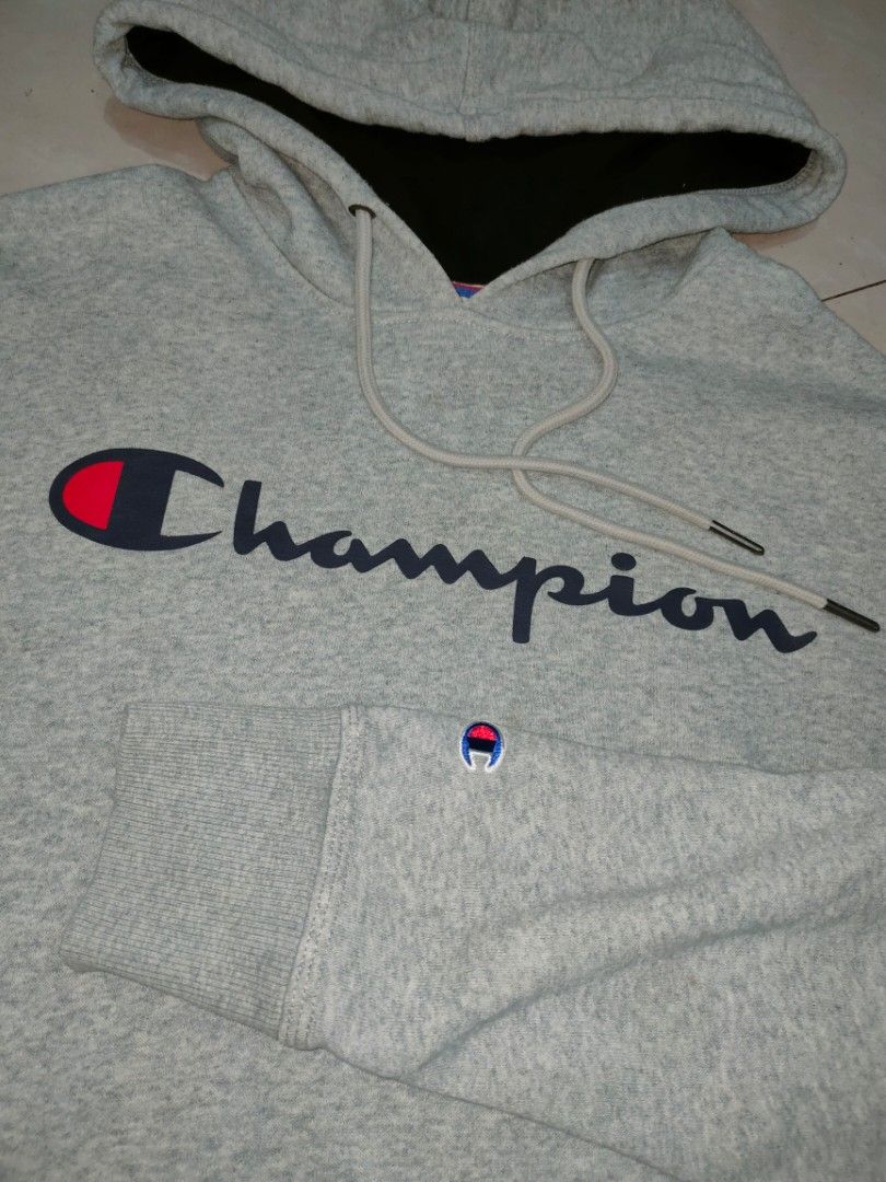 CHAMPION HOODIE 🩶 (Category: Coats, Jackets and Outerwear) located in Baguio. Submitted by jathriftx (Listing ID 1469873135, Image 2). Description: CHAMPION HOODIE 🩶 Medium (S on tag) Excellent to new condition 👌 Washable light stain 1280.