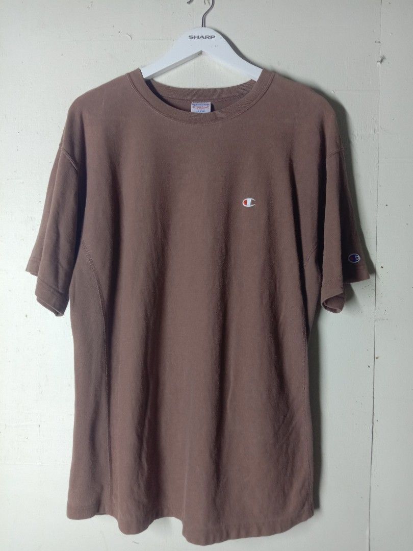 Champion Reverse Weave Brown T-Shirt (Category: Tshirts & Polo Shirts ) located in Talavera. Submitted by jake_thrift (Listing ID 1469892538, Image 1). Description: - Authentic Champion Reverse Weave t-shirt in brown - Features small embroidered chest logo and C logo patch on left sleeve - Comfortable crew neck with ribbed side panels for extra flexibility - Short sleeves, perfect for casual everyday wear - Easy to pair with your favorite jeans o