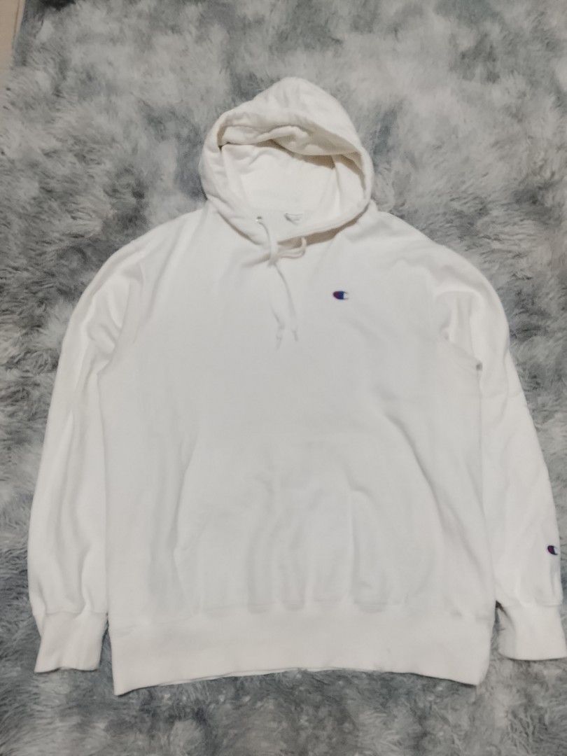 Champion Reverse Weave Pullover Hoodie XL (Category: Coats, Jackets and Outerwear) located in Davao. Submitted by thevintagehunterdvo (Listing ID 1469882437, Image 1). Description: Width 22.5 Length 27 Issue: Stains Check Last Photos.