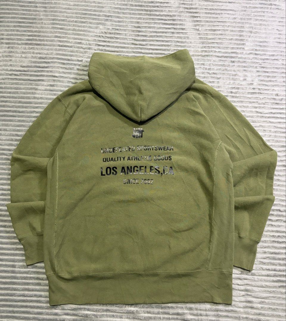 Champion Reverse Weave x Undefeated (Category: Coats, Jackets and Outerwear) located in Kawit. Submitted by samfuentebella09 (Listing ID 1469865154, Image 2). Description: CHAMPION REVERSE x UNDEFEATED ARMY GREEN HOODIE JACKET✅ ▪️Size XLARGE on tag✅ ▪️Width”25 x 29”Length✅ ▪️Excellent Condition 9/10✅ ▪️Color Rate 10/10✅ ▪️Good As New✅ Add sf💸 Pm🔑.