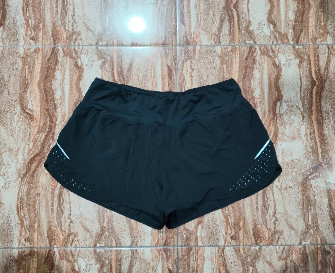 Champion Running Short (Category: Activewear) located in General Santos City (Dadiangas). Submitted by alfredanth42291 (Listing ID 1469817934, Image 2). Description: CHAMPION RUNNING SHORT black womens M W: 28-37 L: 11 -1 back zip pocket -w/ drawstring -w/ inner brief -quickdry ✓excellent condition 235.