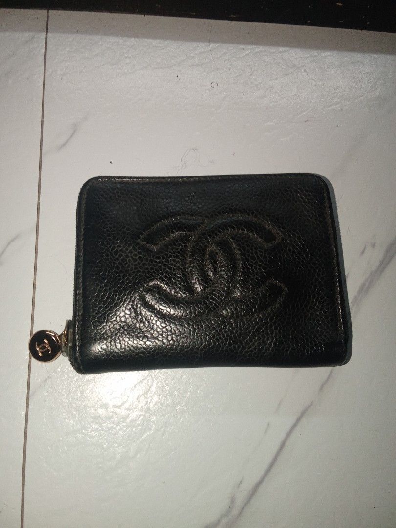 Chanel Caviar Keyholder Authentic (Category: Luxury Bags & Wallets) located in Manila. Submitted by christoph17 (Listing ID 1469859010, Image 1). Description: good condition authentic issue missing hologram and replacement puller.