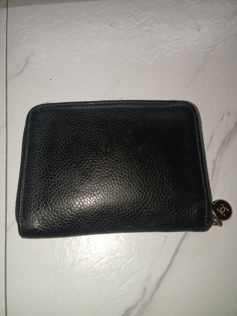 Chanel Caviar Keyholder Authentic (Category: Luxury Bags & Wallets) located in Manila. Submitted by christoph17 (Listing ID 1469859010, Image 2). Description: good condition authentic issue missing hologram and replacement puller.
