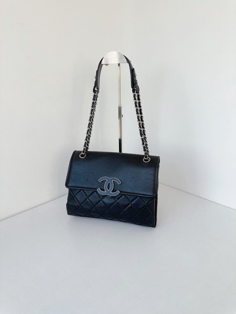 Ig Chat Box Chanel CC Box Flap Bag in Black Leather, Luxury, Bags & Wallets on ...