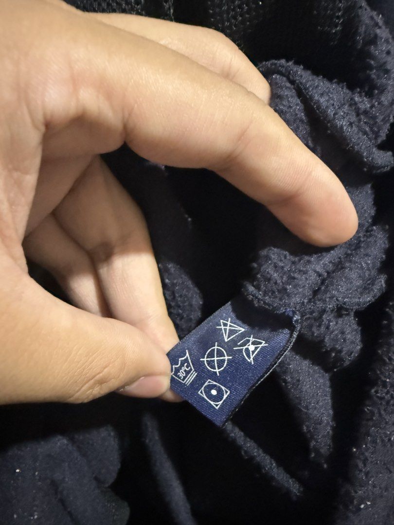 CHAPS Ralph Lauren Qzip Micro Fleece (Category: Tshirts & Polo Shirts ) located in Manila. Submitted by tindero-ng-damit (Listing ID 1469890476, Image 3). Description: Chaps - Ralph Lauren Quarter Zip Embroidered design Size L to XL best fit 24width x 28length No issue - Complete tags .