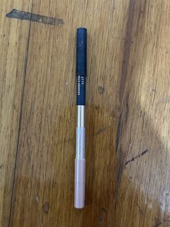 (Category: ) located in . Submitted by decluttermakeupppppp (Listing ID 1469304471, Image 1). Description: .