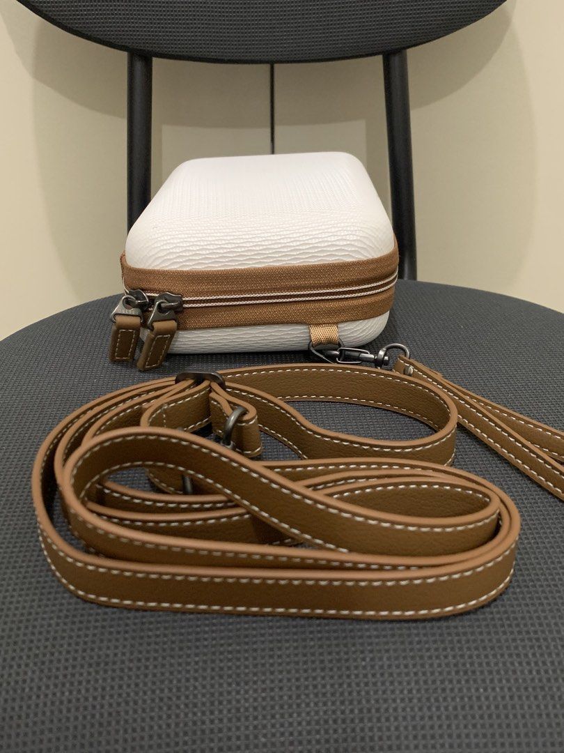 Chatelet Air Clutch White (Category: Cross-body Bags) located in Pasig City. Submitted by lovedbyri (Listing ID 1469829550, Image 3). Description: Last photo for reference only. .