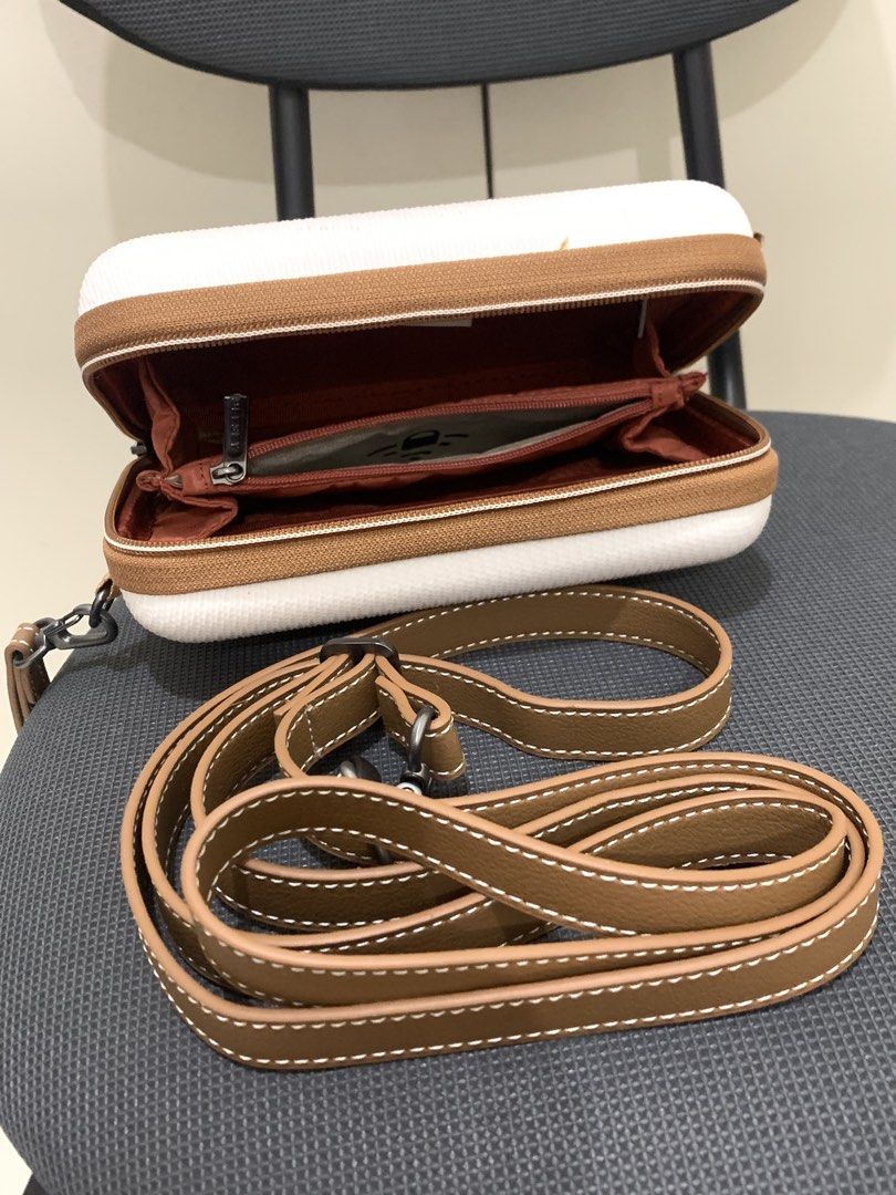 Chatelet Air Clutch White (Category: Cross-body Bags) located in Pasig City. Submitted by lovedbyri (Listing ID 1469829550, Image 2). Description: Last photo for reference only. .
