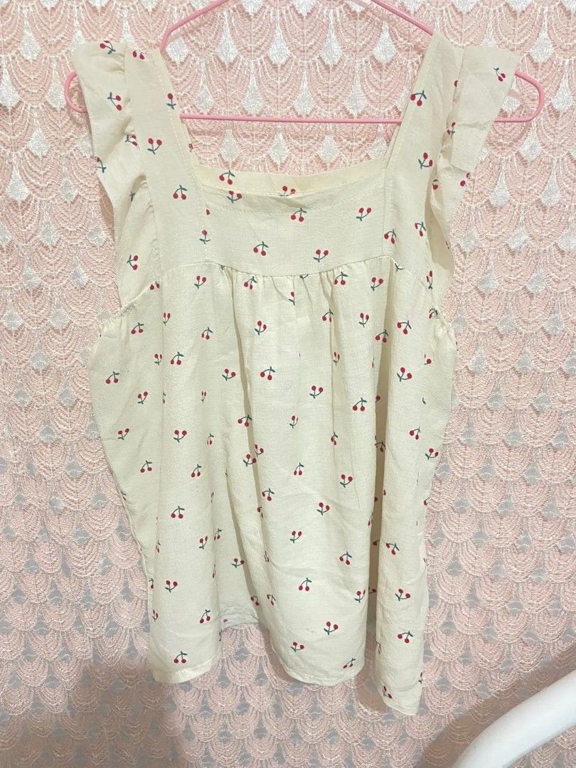 CHERRY RUFFLE CUTE TOP (Category: Blouses) located in Masbate. Submitted by gurly_trifth26 (Listing ID 1469843737, Image 1). Description: GOOD AS NEW🌺 SIZE:SMALL - MEDIUM 🌺 PRICE: 85 LOCK 95🌺 MOP:GCASH🌺 MOD:J&T🌺.