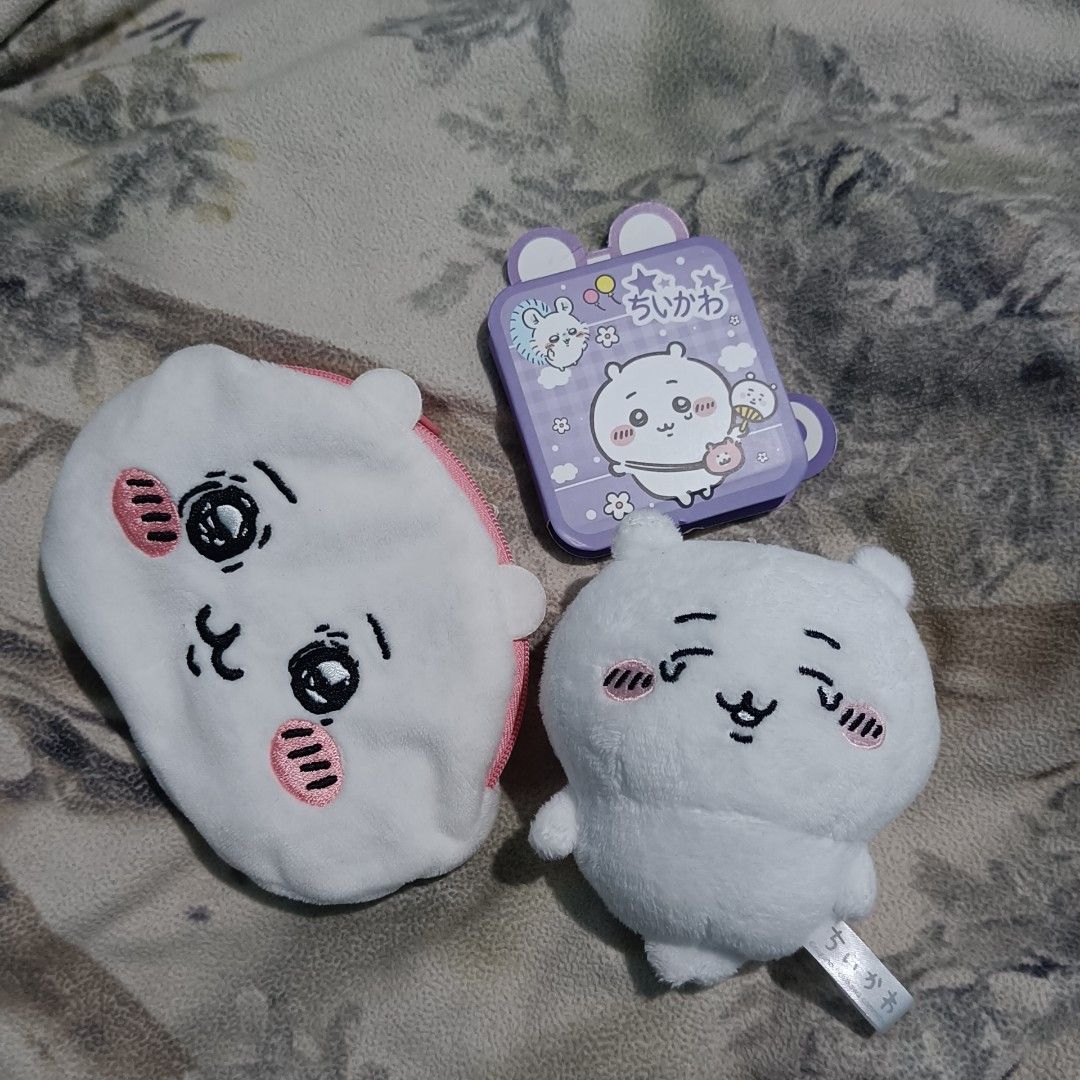 Chiikawa Bundle Plush Toy Pouch Memo Pad Set Nagano (Category: Plushies & Soft Toys) located in Baguio. Submitted by baileybails (Listing ID 1469899735, Image 1). Description: - Official Chiikawa merchandise bundle by Nagano - Includes a cute plush keychain for your bag or keys - Comes with a practical zipped white face pouch - Includes a purple shaped sticky note book (Size: 68x88mm) - All items feature original copyright tags - Clean and well-m