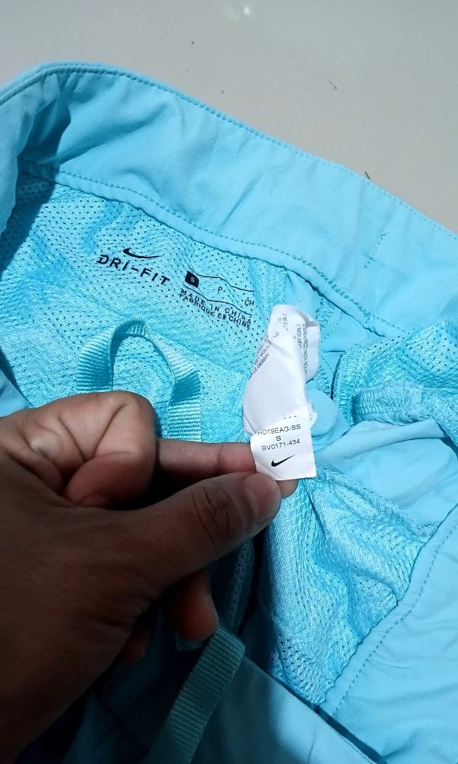 Chino short Nike (Category: Shorts) located in Bacolod City. Submitted by cadizthrifter (Listing ID 1469907785, Image 3). Description: small size good for daily activities stretchable inner lace as new condition.