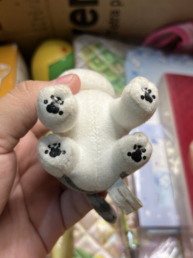 Chi's Sweet Home Chi Cat Plush Keychain Strap (Category: Plushies & Soft Toys) located in Gapan. Submitted by lunashop14 (Listing ID 1469823428, Image 2). Description: - Authentic Chi's Sweet Home plush keychain featuring the adorable grey and white cat character - High-quality embroidered face and cute black paw print details on all four feet - Official merchandise with Konami Kanata / Kodansha tag attached - Compact size with a sturdy hanging s