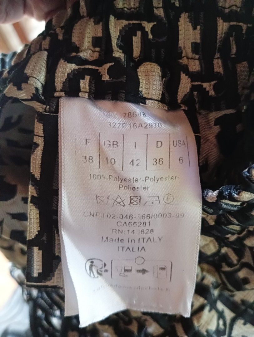 Christian Dior (Category: Shorts) located in Caloocan City. Submitted by keenfox-8542 (Listing ID 1469811713, Image 3). Description: no issue Medium size Complete tags.