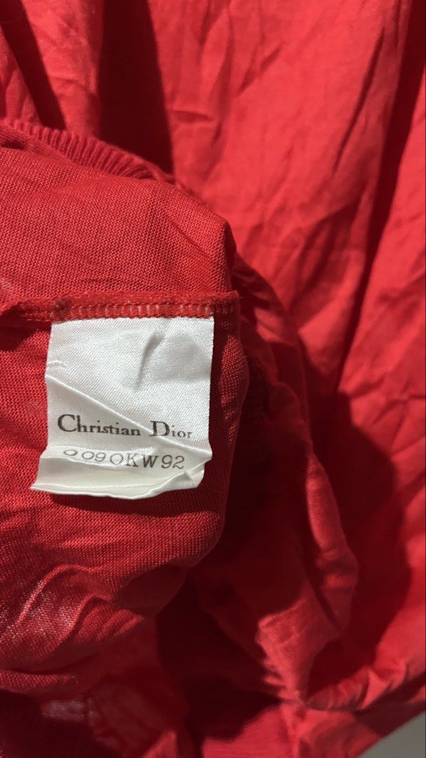 christian dior (Category: Activewear) located in Marawi City. Submitted by fixation_05 (Listing ID 1469866794, Image 3). Description: size medium 19/25 excellent.