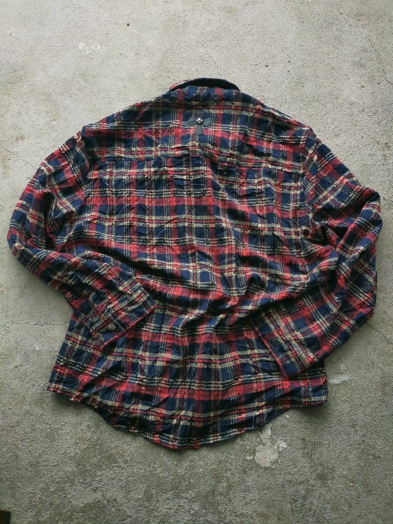 Chromehearts flannel (Category: Coats, Jackets and Outerwear) located in Manila. Submitted by kobemodina_0330 (Listing ID 1469795300, Image 2). Description: Chromehearts flannel off/legit no tags Size XL No issue as new condition 1000 📥.