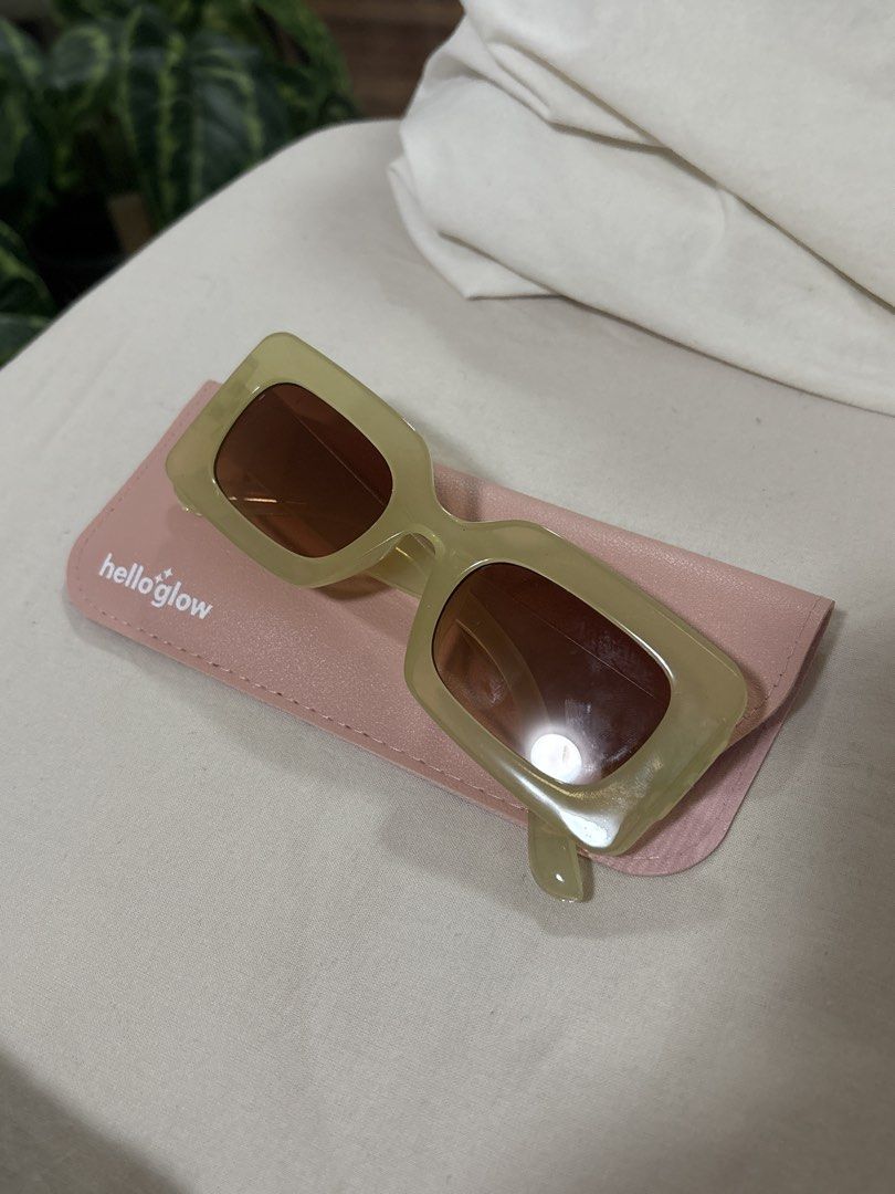 Chunky rectangular sunglasses with pink pouch (Category: Sunglasses & Eyewear) located in Las Pinas. Submitted by loveaateles (Listing ID 1469936939, Image 1). Description: - Thick green frame sunglasses - Stylish tinted brown lenses - Includes a cute pink ' glow' pouch - Perfect everyday accessory for sunny days - Brand new and ready to ship.