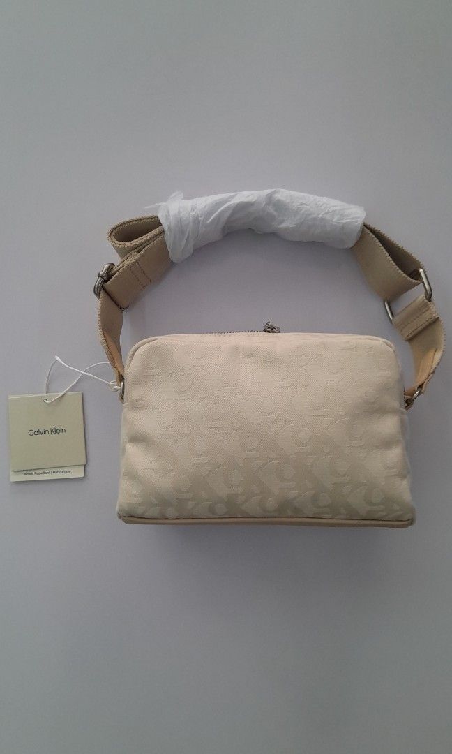 Ck Double Zip Camera Bag Jcqd (Category: Cross-body Bags) located in Victoria. Submitted by wearnsel (Listing ID 1469796291, Image 1). Description: Ck Double Zip Camera Bag Jcqd 💯 Original Brandnew P3,950 Items from Australia DISCLAIMER: We are not affiliated with any of the brands mentioned in our post. All copyrights are solely of the original brand owner..
