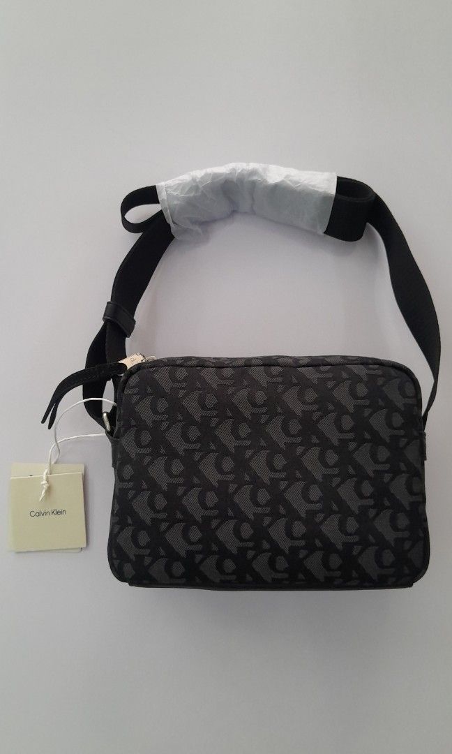 Ck Unstructured Monogram Camera Bag (Category: Cross-body Bags) located in Victoria. Submitted by wearnsel (Listing ID 1469796536, Image 1). Description: Ck Unstructured Monogram Camera Bag 💯 Original Brandnew P3,950 Items from Australia DISCLAIMER: We are not affiliated with any of the brands mentioned in our post. All copyrights are solely of the original brand owner..