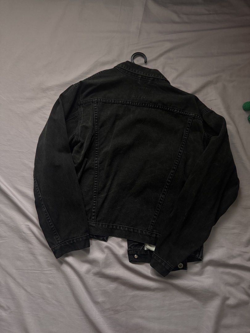 Classic Black Denim Jacket (Category: Coats, Jackets and Outerwear) located in Angeles City. Submitted by m1lkramen (Listing ID 1469781547, Image 2). Description: - Size: Medium - Color: Black - Closure: Front button-up - Features: Standard collar, chest pockets, button cuffs, and classic back stitching - Style: Versatile outerwear perfect for any casual look Bought online. Worn a few times but still in good condition.