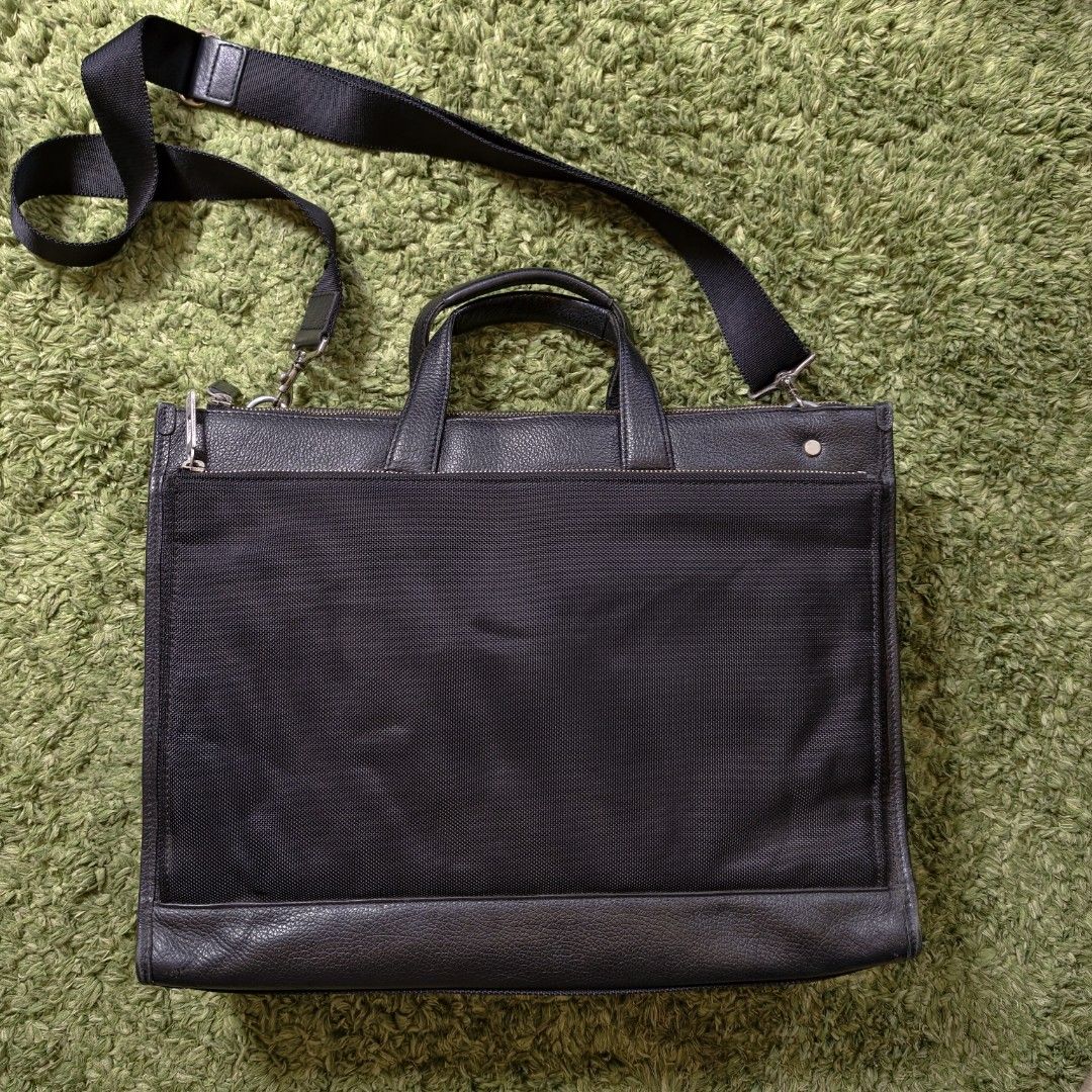 Classic Darwin Business Bag (Category: Luxury Bags & Wallets) located in Antipolo. Submitted by millennialthrifter (Listing ID 1469903217, Image 1). Description: 💼🖤 CLASSIC DARWIN BUSINESS BAG! 🇯🇵✨ A sleek and professional black business bag by Darwin – Styling Evolutionism. Perfect for office, business meetings, and everyday work essentials! ✅Brand: Darwin ✅ Classic black design with leather accents ✅ Spacious compartments with zipper closur
